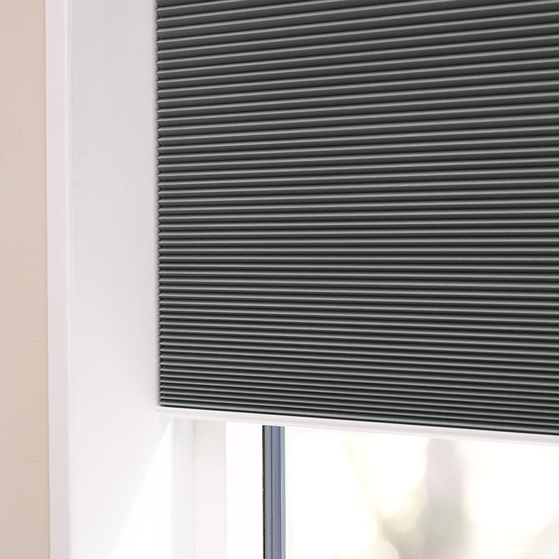 Astrid plisségardin easylift m/greb mørklægning  Duegrå - Honeycomb