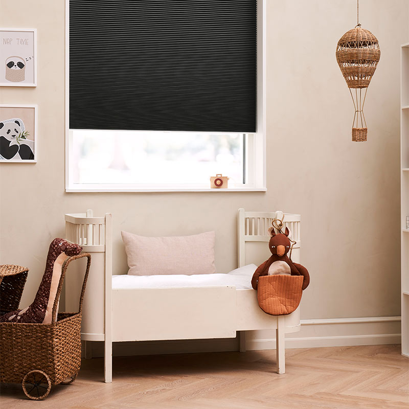 Astrid plisségardin easylift m/greb Sort - Enkeltlag